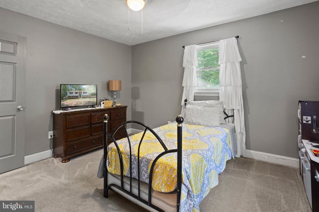 Image 13 of property listing at 26587 YOWAISKI MILL RD, Mechanicsville, MD 20659