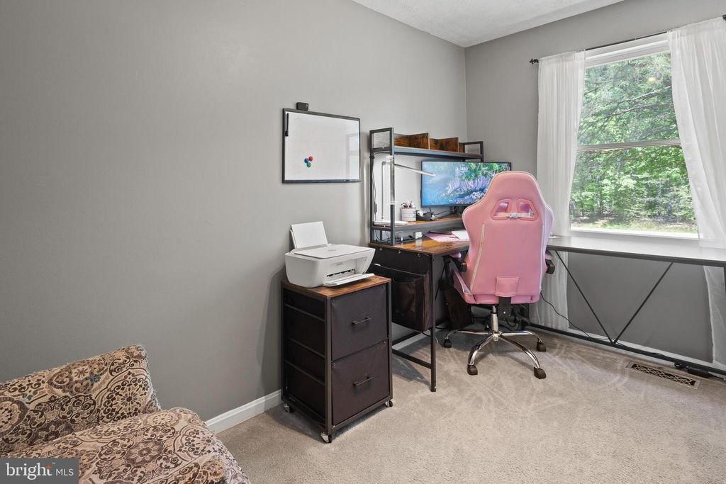 Image 15 of property listing at 26587 YOWAISKI MILL RD, Mechanicsville, MD 20659