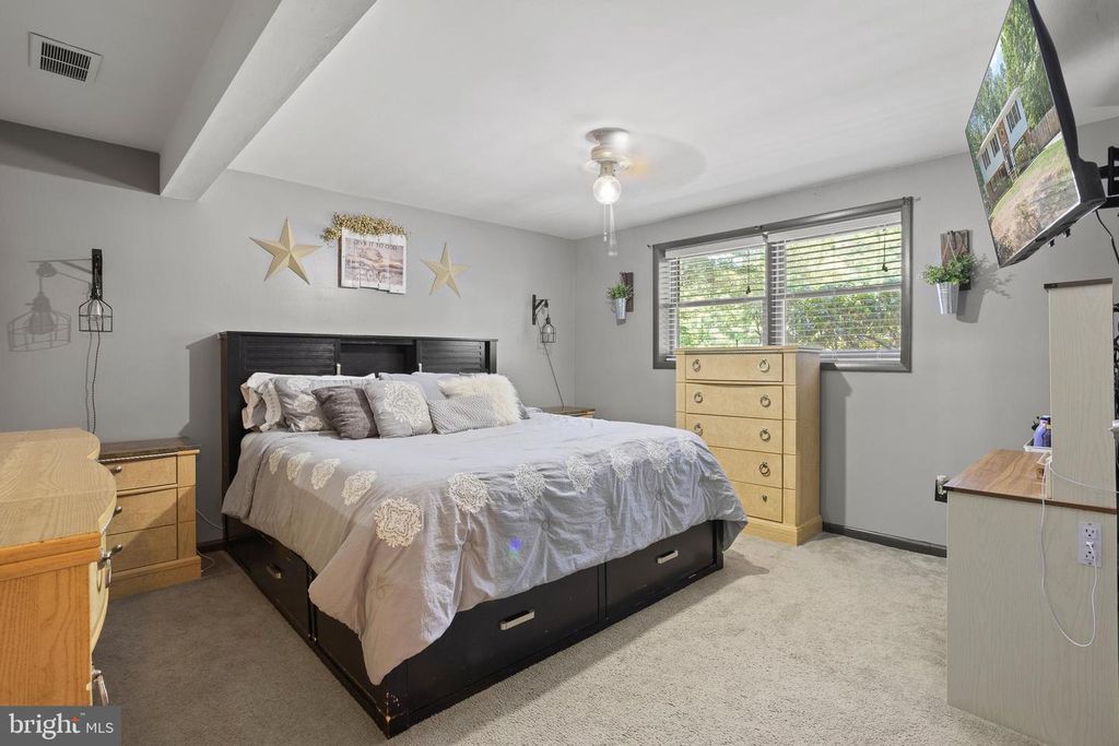 Image 4 of property listing at 26587 YOWAISKI MILL RD, Mechanicsville, MD 20659