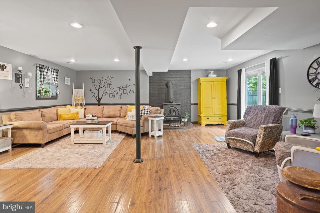 Image 5 of property listing at 26587 YOWAISKI MILL RD, Mechanicsville, MD 20659