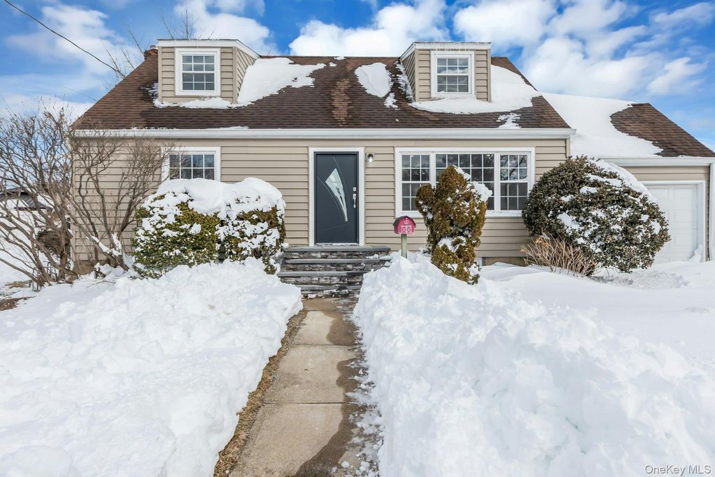 11 Barbara Drive, Farmingdale, NY 11735