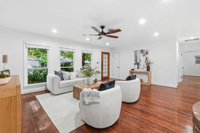 1320 Woodvine Drive, Houston, TX 77055
