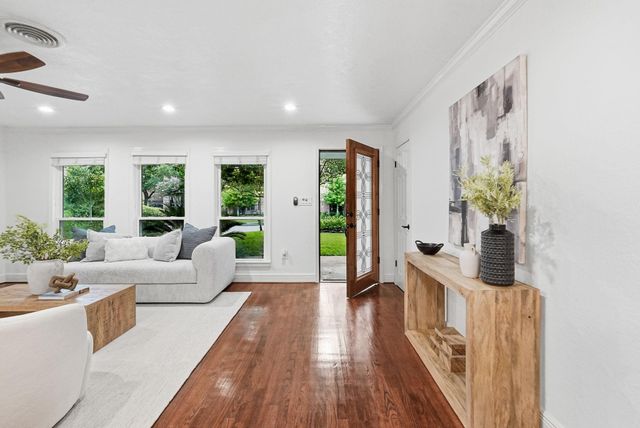1320 Woodvine Drive, Houston, TX 77055