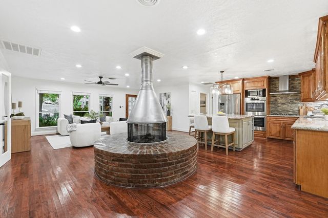 1320 Woodvine Drive, Houston, TX 77055