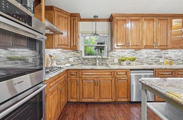 1320 Woodvine Drive, Houston, TX 77055