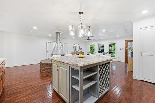 1320 Woodvine Drive, Houston, TX 77055