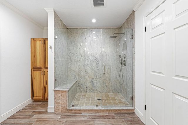 1320 Woodvine Drive, Houston, TX 77055