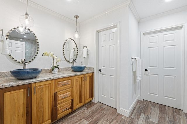 1320 Woodvine Drive, Houston, TX 77055