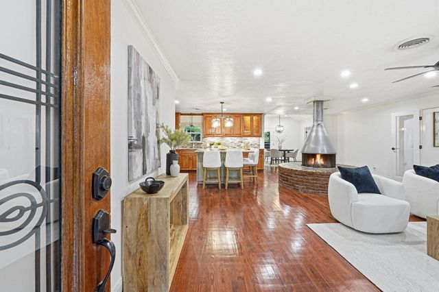 1320 Woodvine Drive, Houston, TX 77055