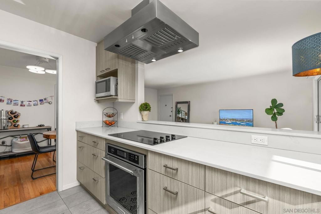 Image 4 of property listing at 5367 La Jolla Blvd 60, La Jolla, CA 92037