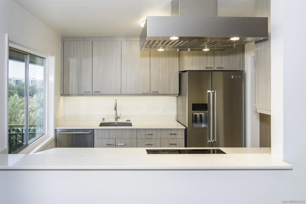 Image 5 of property listing at 5367 La Jolla Blvd 60, La Jolla, CA 92037