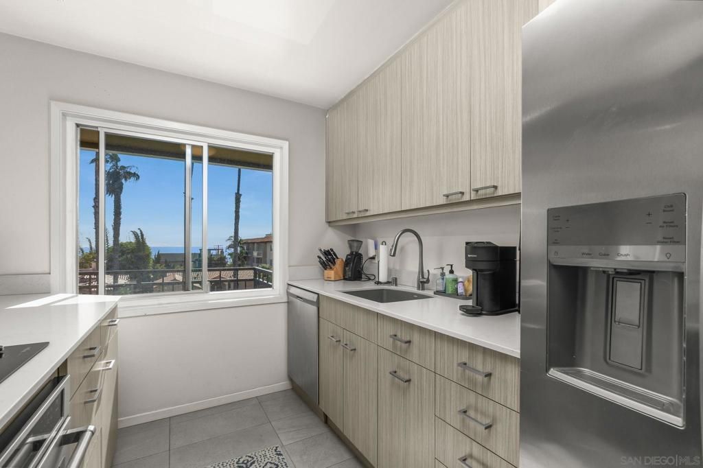 Image 7 of property listing at 5367 La Jolla Blvd 60, La Jolla, CA 92037