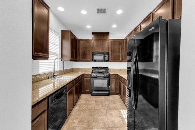162 Paseo Bravo, Palm Desert, CA 92211