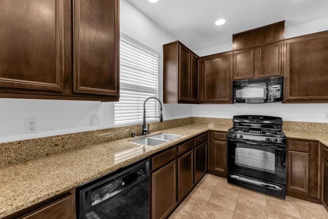 162 Paseo Bravo, Palm Desert, CA 92211