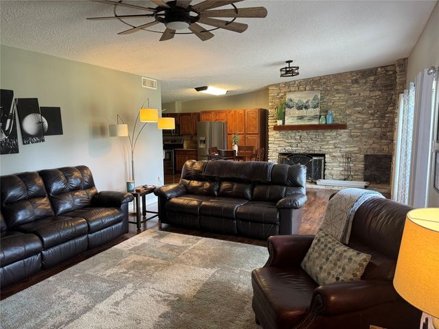 2550 Sam Rayburn Parkway B-6, Brookeland, TX 75931