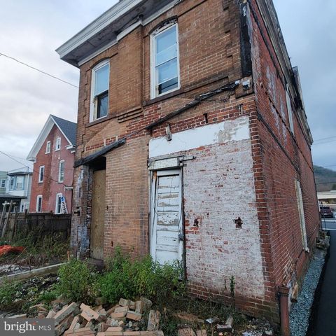 221 CEDAR ST, Tamaqua, PA 18252
