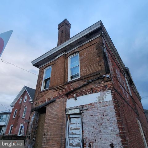 221 CEDAR ST, Tamaqua, PA 18252