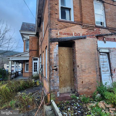 221 CEDAR ST, Tamaqua, PA 18252