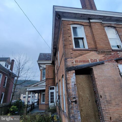 221 CEDAR ST, Tamaqua, PA 18252