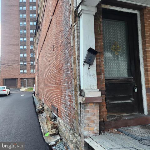 221 CEDAR ST, Tamaqua, PA 18252