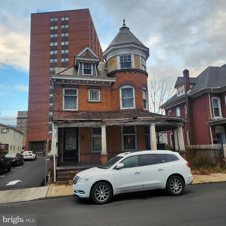 221 CEDAR ST, Tamaqua, PA 18252