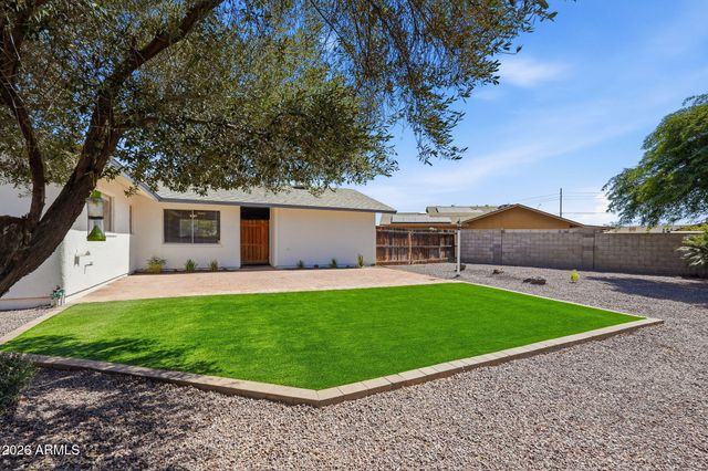 3525 W Crocus Drive W, Phoenix, AZ 85053