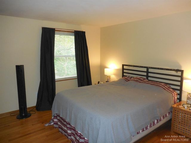 3253 Lockridge Drive, Ann Arbor, MI 48108