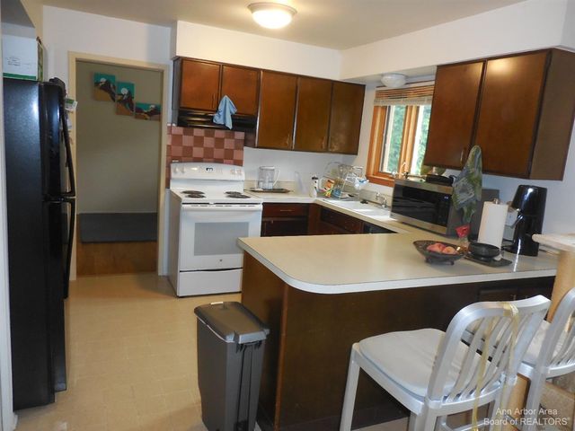 3253 Lockridge Drive, Ann Arbor, MI 48108