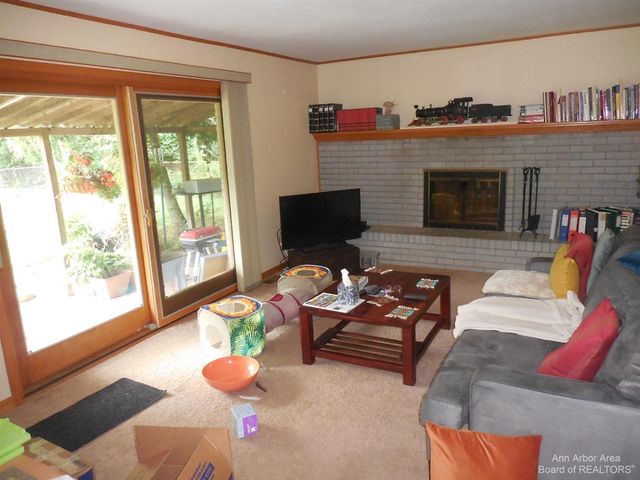 3253 Lockridge Drive, Ann Arbor, MI 48108