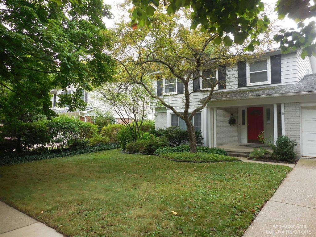 3253 Lockridge Drive, Ann Arbor, MI 48108