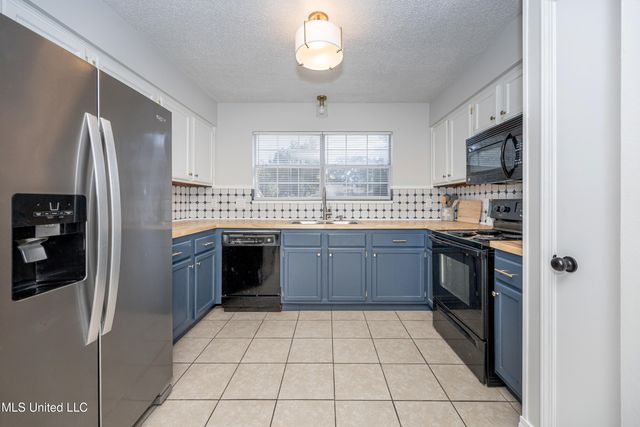 12505 W Canterbury Drive, Ocean Springs, MS 39564