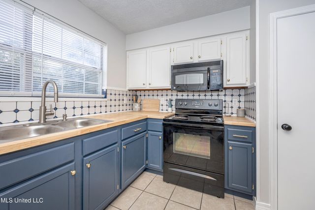 12505 W Canterbury Drive, Ocean Springs, MS 39564