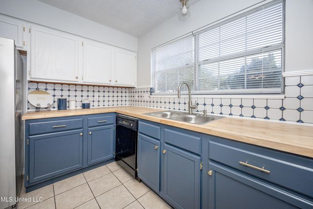 12505 W Canterbury Drive, Ocean Springs, MS 39564