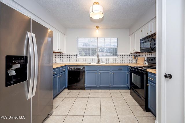 12505 W Canterbury Drive, Ocean Springs, MS 39564