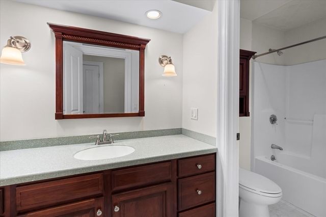 53 White Cliff Dr, Plymouth, MA 02360