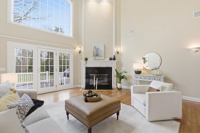 53 White Cliff Dr, Plymouth, MA 02360