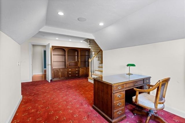 53 White Cliff Dr, Plymouth, MA 02360