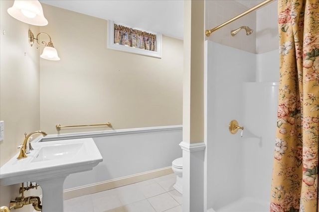 53 White Cliff Dr, Plymouth, MA 02360