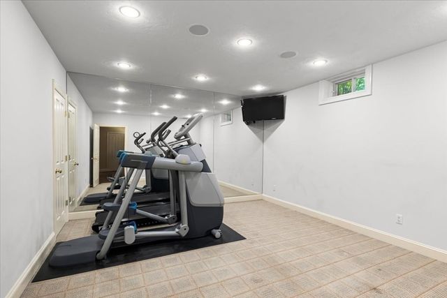 53 White Cliff Dr, Plymouth, MA 02360