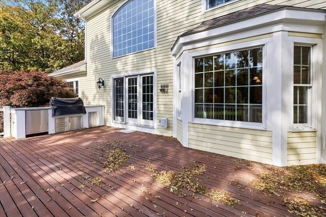 53 White Cliff Dr, Plymouth, MA 02360