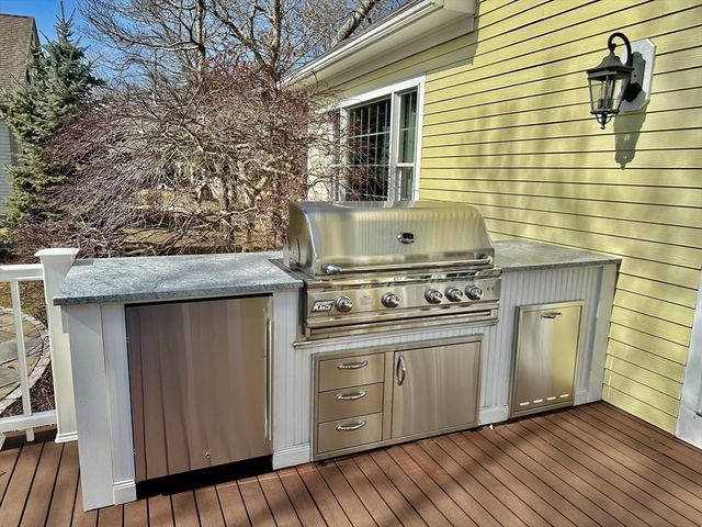 53 White Cliff Dr, Plymouth, MA 02360