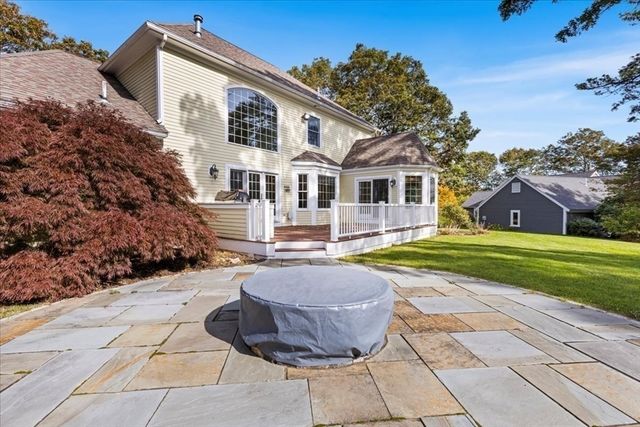 53 White Cliff Dr, Plymouth, MA 02360