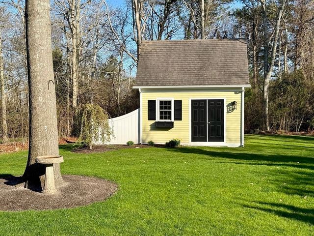53 White Cliff Dr, Plymouth, MA 02360