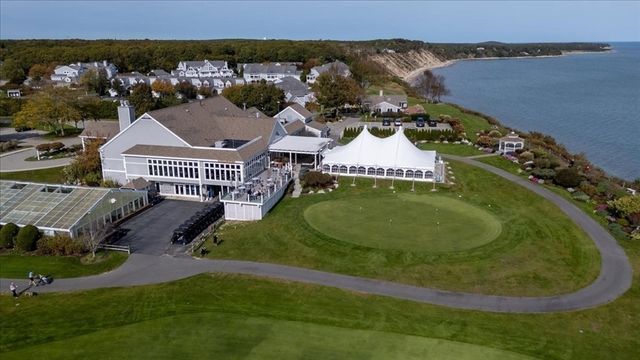 53 White Cliff Dr, Plymouth, MA 02360