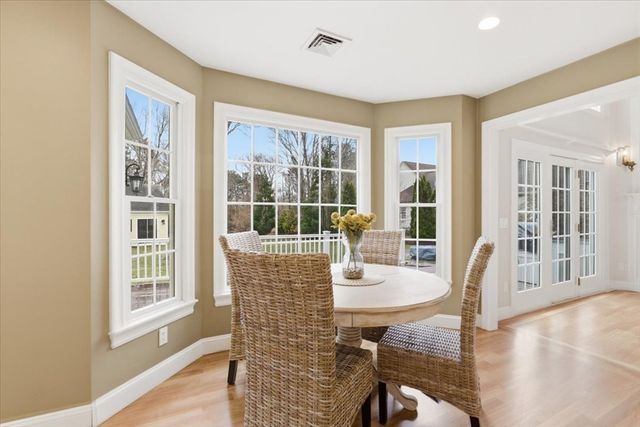 53 White Cliff Dr, Plymouth, MA 02360