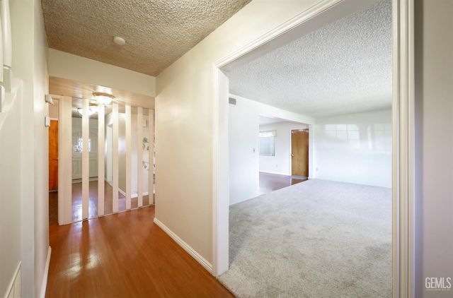 3008 Doris Lane, Bakersfield, CA 93304