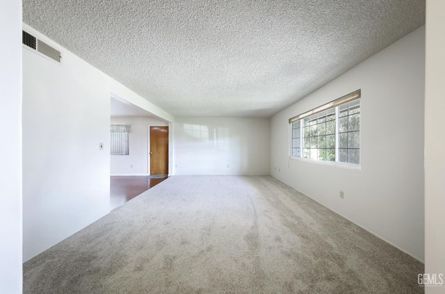 3008 Doris Lane, Bakersfield, CA 93304