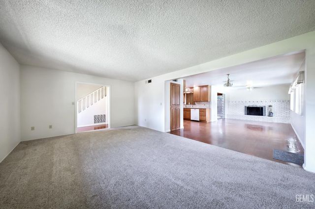 3008 Doris Lane, Bakersfield, CA 93304