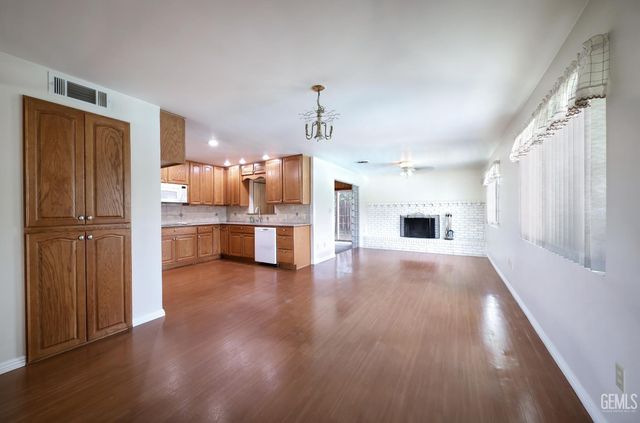 3008 Doris Lane, Bakersfield, CA 93304