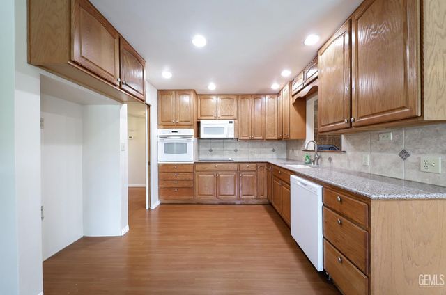 3008 Doris Lane, Bakersfield, CA 93304